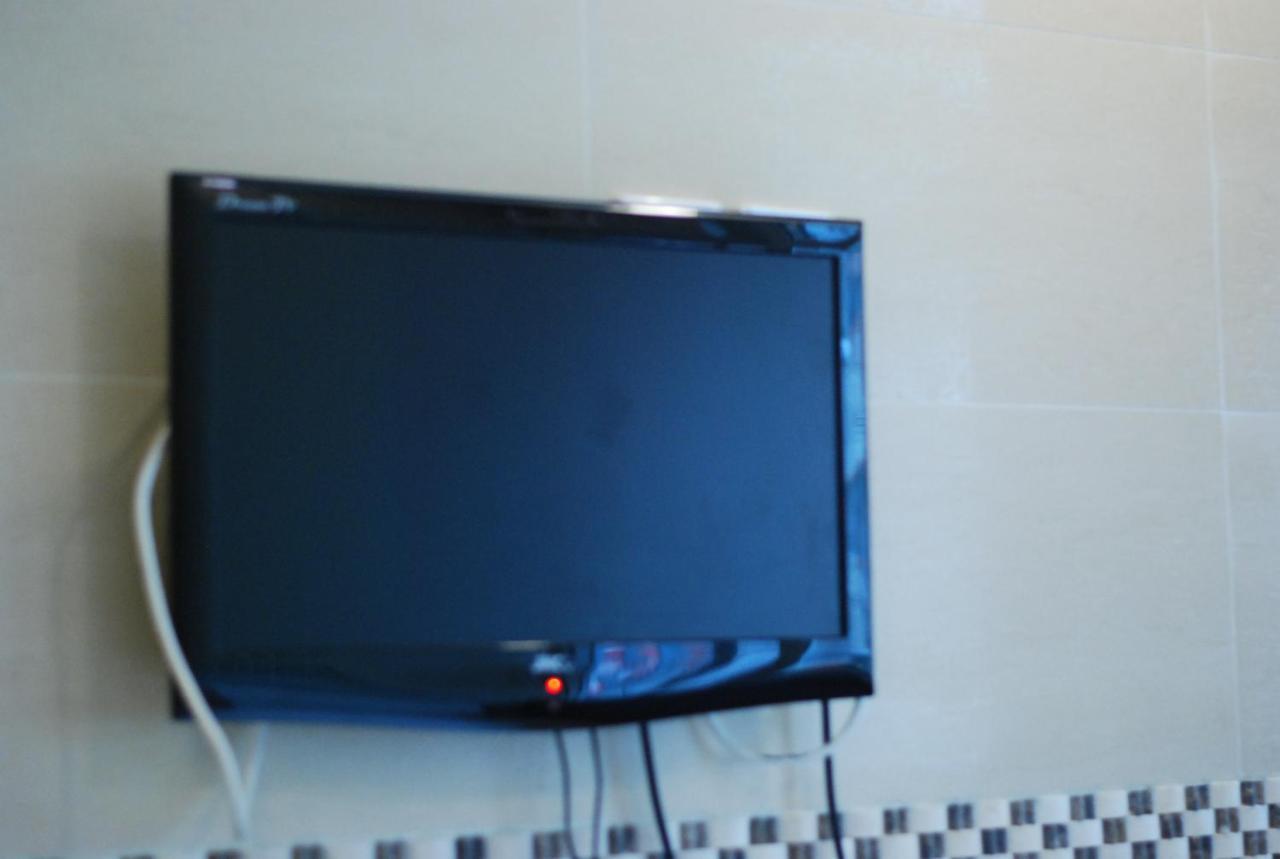 Just Inn On Nathan Road Гонконг Экстерьер фото