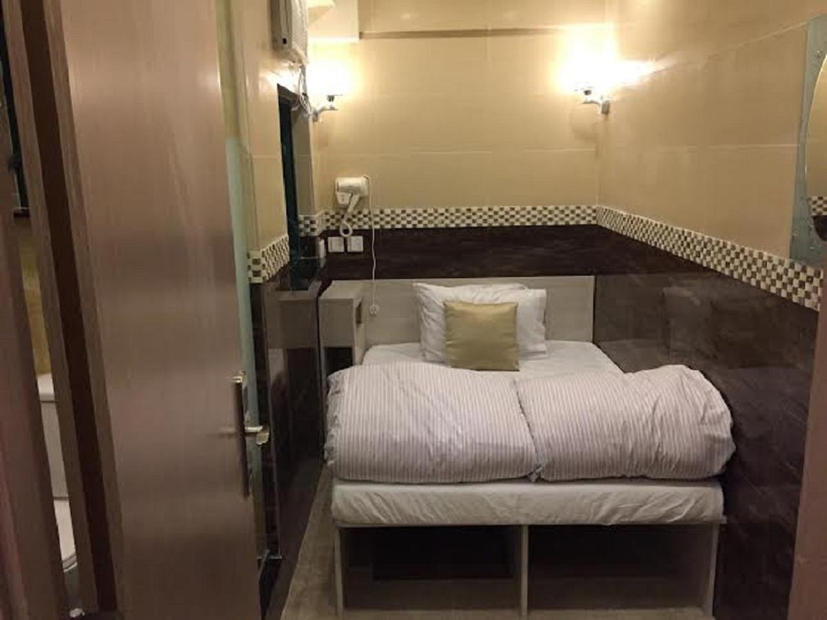 Just Inn On Nathan Road Гонконг Экстерьер фото