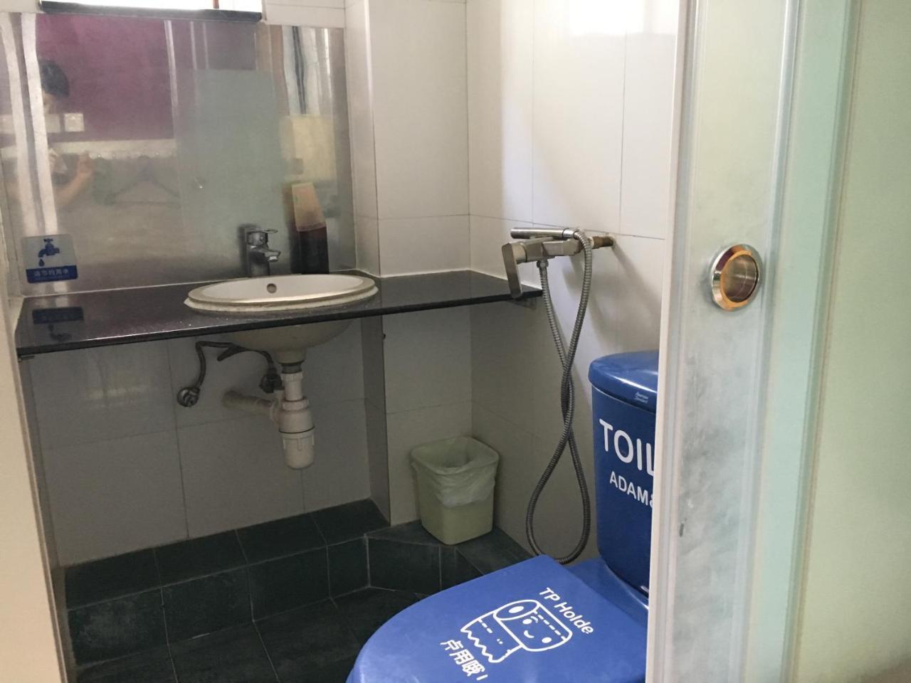 Just Inn On Nathan Road Гонконг Экстерьер фото